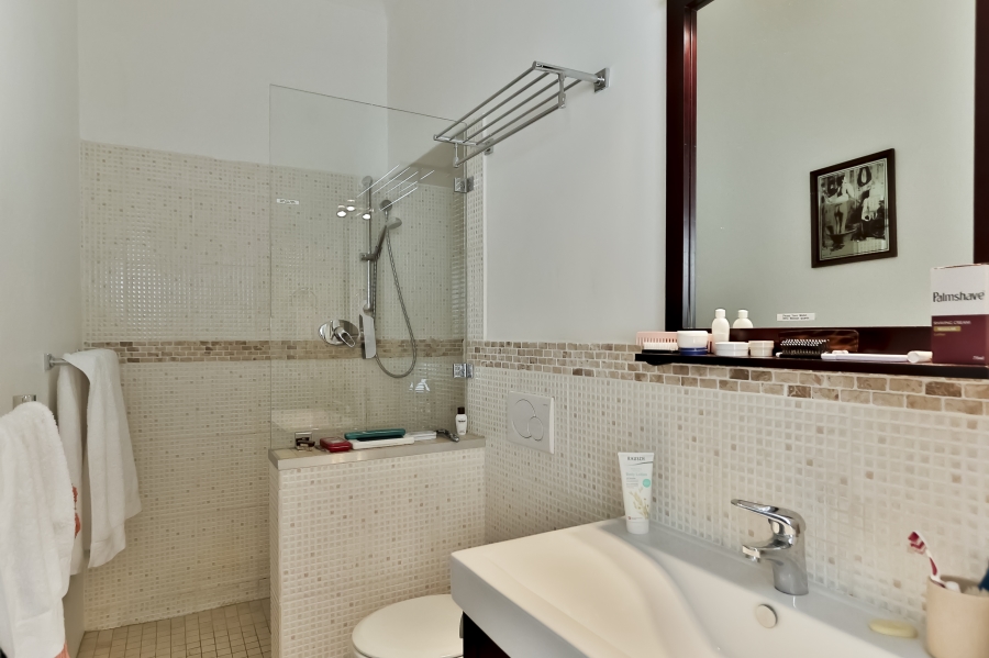 6 Bedroom Property for Sale in Roundhay Western Cape